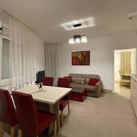 Holiday Wing Apartments ياغودينا المظهر الخارجي الصورة
