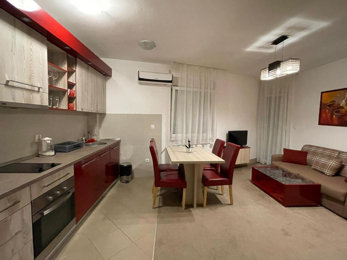Holiday Wing Apartments ياغودينا المظهر الخارجي الصورة